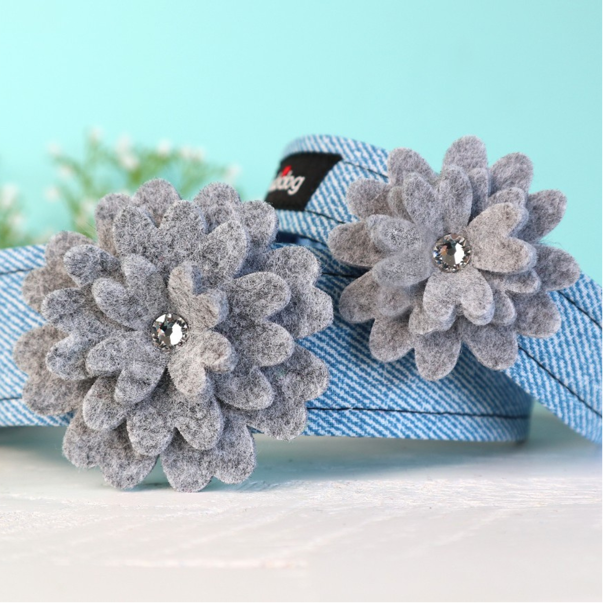 Heather Gray Felt Daisy
